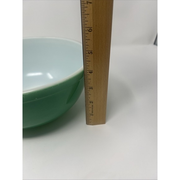 Vintage Pyrex #403 Primary Green Nesting Mixing Bowl 2 1/2 Qt - Picture 16 of 16